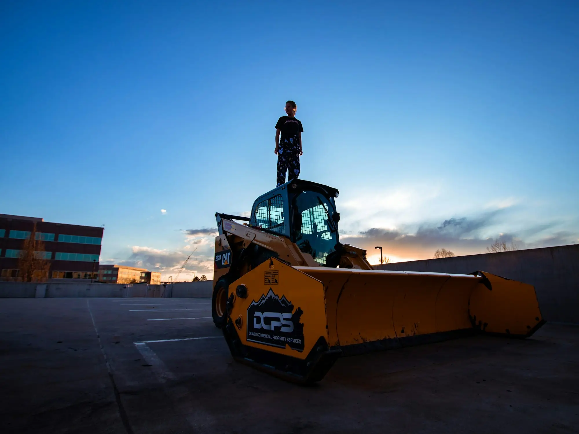 Earthmoving operATOr excavATOr yard
